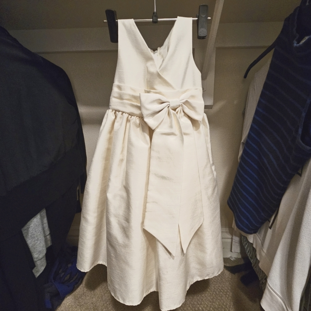 Sweet Kid's USA ivory flower girl dress size 4, worn 1x